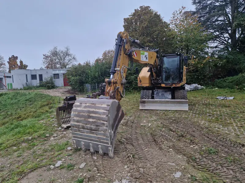 Maschine von Ecker Galabau im Einsatz, Bild 2