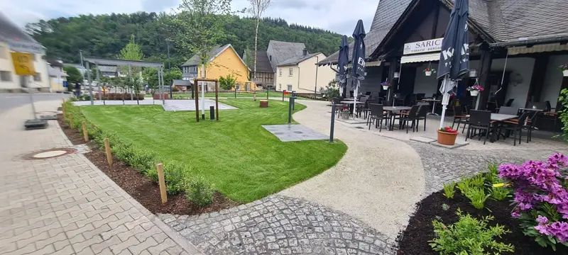 Dorfplatz, Rhaunen, Bild 1